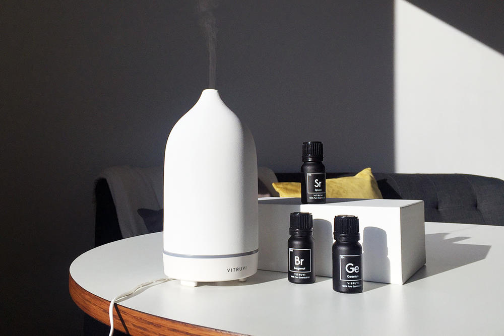 Vitruvi Stone Diffuser có thiết kế bằng sứ chất lượng cao cấp, sang trọng, tinh tế phù hợp với bất kì không gian nào