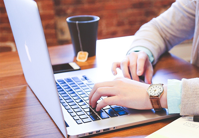 Laptop mỏng nhẹ đưa lại nhiều ưu điểm đặc biệt là tính di động của nó