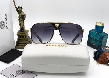 cach-phan-biet-kinh-versace-that-gia