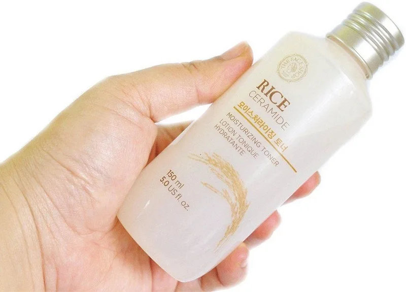 Sản phẩm có thành phần chính chiết xuất từ gạo non, cung cấp vitamin B, E giúp làm sáng da