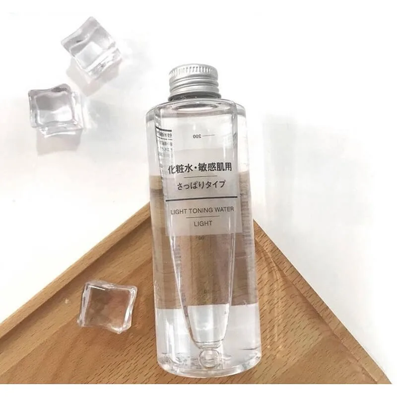 Muji Light Toning Water là loại nước hoa hồng dành cho da khô từ Nhật Bản