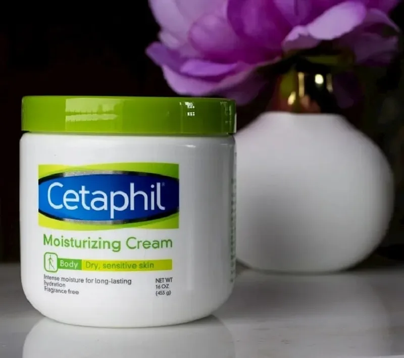 Kem dưỡng ẩm Cetaphil Moisturizing Cream được đánh giá giúp làn da mịn màng
