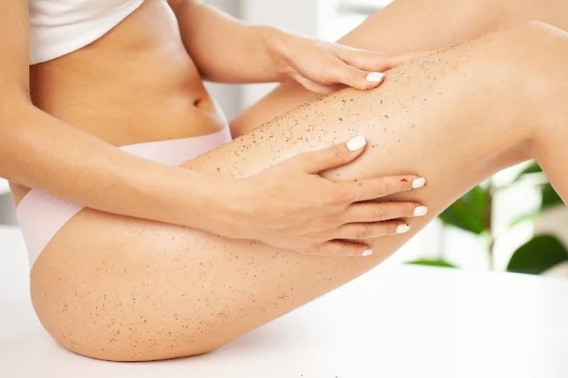 Loại bỏ lớp bụi bẩn, bã nhờn tích tụ lâu ngày trên da