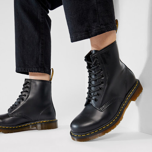 phoi-do-voi-giay-dr-martens