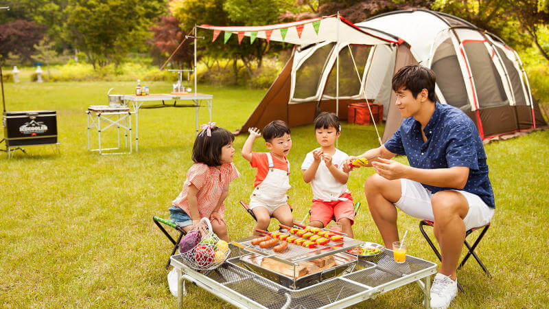 Đi camping mặc gì? 04 outfit siêu đẹp để chụp ảnh