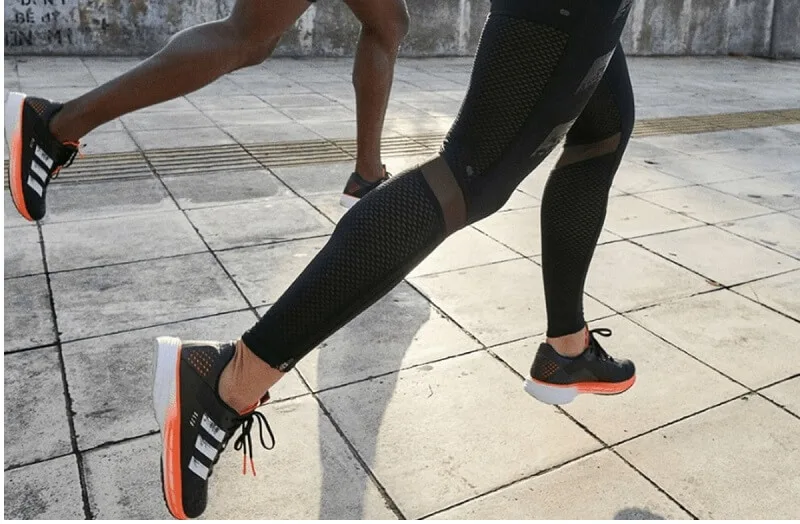 Giày chạy bộ Adidas
