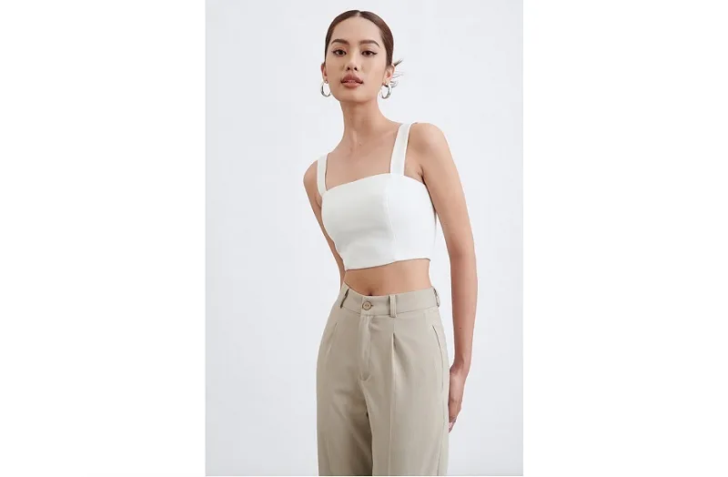 Những thiết kế áo 2 dây bản to, ngực cao là sự lựa chọn dễ mặc nhất