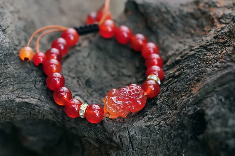 Vòng tay tỳ hưu mã não đỏ mang đến ý nghĩa về quyền lực
