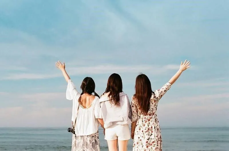 Caption chia tay bạn bè xúc động ngẹn ngào rơi nước mắt