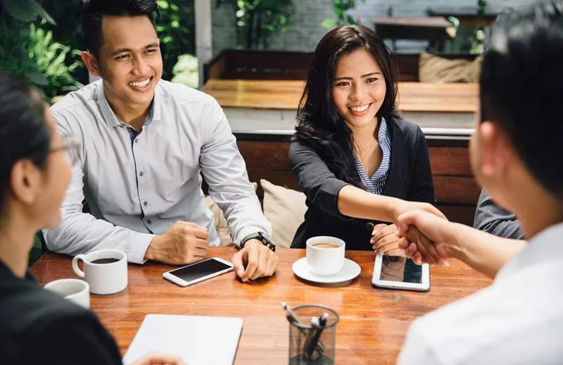 Những câu nói khi giao tiếp với khách hàng chuyên nghiệp thuyết phục