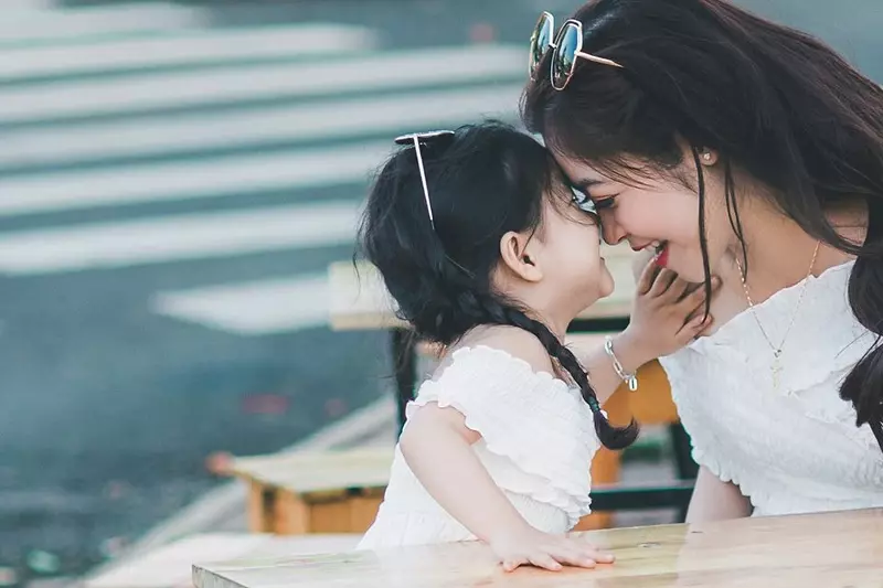 STT viết cho con gái yêu luôn an nhiên hạnh phúc
