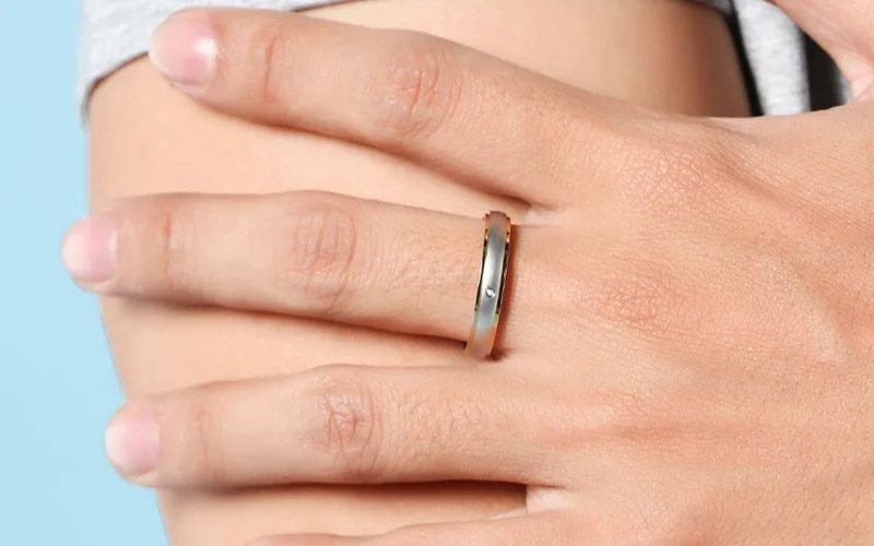 Con gái đeo nhẫn ngón giữa tay trái có ý nghĩa gì?