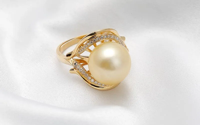 6 mẫu nhẫn vàng đeo ngón trỏ nữ phù hợp nhất? Đeo bên nào hút tài lộc?