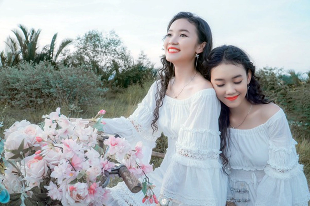 Top 50 Stt về tình chị em hài hước ý nghĩa hay nhất