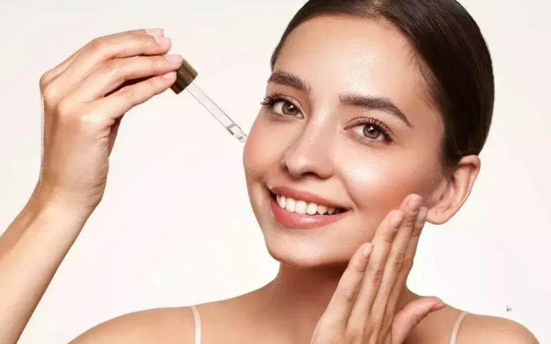 Thoa serum bao lâu thì rửa mặt? Các bước thoa serum hiệu quả nhất