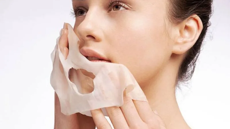 dap-mat-na-retinol-xong-co-can-rua-lai-khong