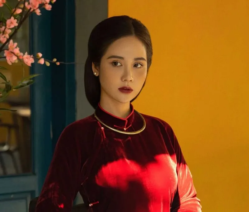 Mặc áo dài đeo vòng cổ gì vừa đẹp, sang trọng lại phù họp?