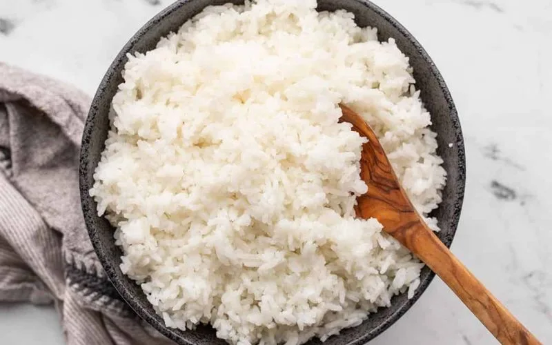 1 bát cơm có bao nhiêu calo? Nên ăn mấy bát cơm 1 ngày để giảm cân?