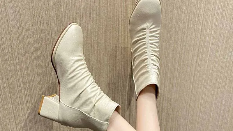 phoi-do-voi-boot-trang-2