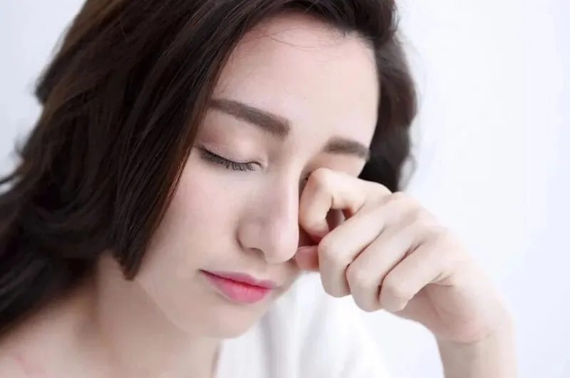 Gợi ý cách chữa mắt bị đổ ghèn ở người lớn
