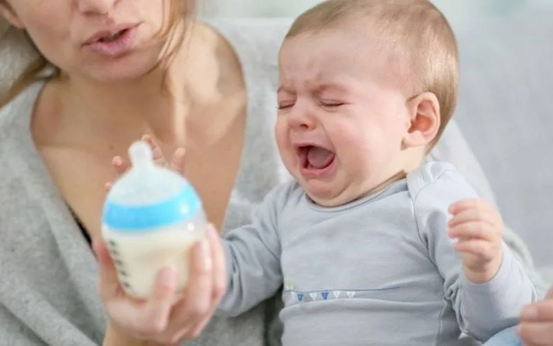 Bé bị bất dung nạp lactose mẹ kiêng gì? cách chữa trị hiệu quả cho trẻ?