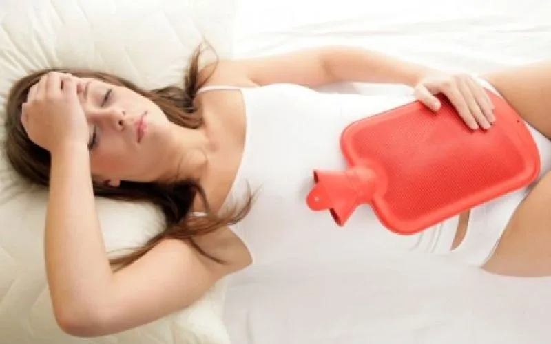 Chườm nóng bụng nhiều có tốt không? Nên chườm bao lâu thì tốt?