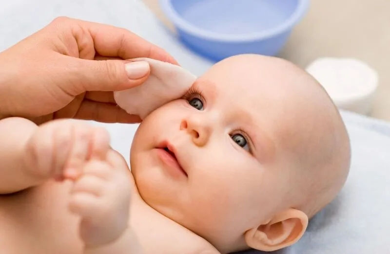 Những loại thuốc nhỏ mắt cho trẻ sơ sinh bị ghèn tốt nhất