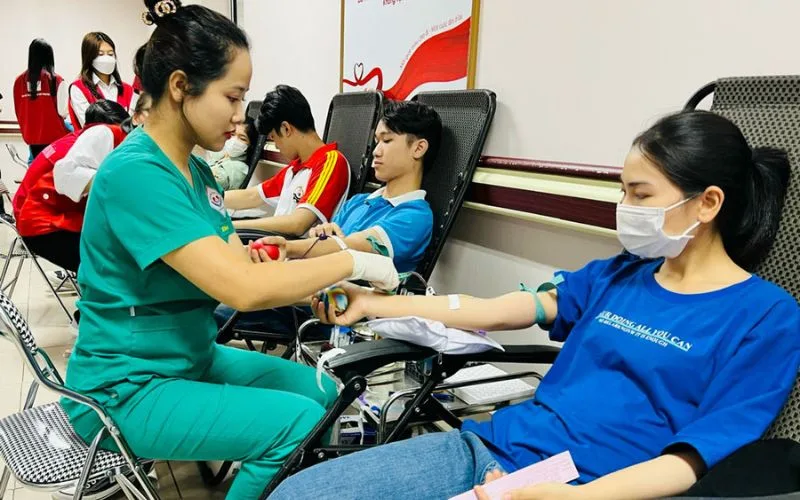 Xăm hình có được hiến máu không? Vì sao? bao lâu thì được hiến?