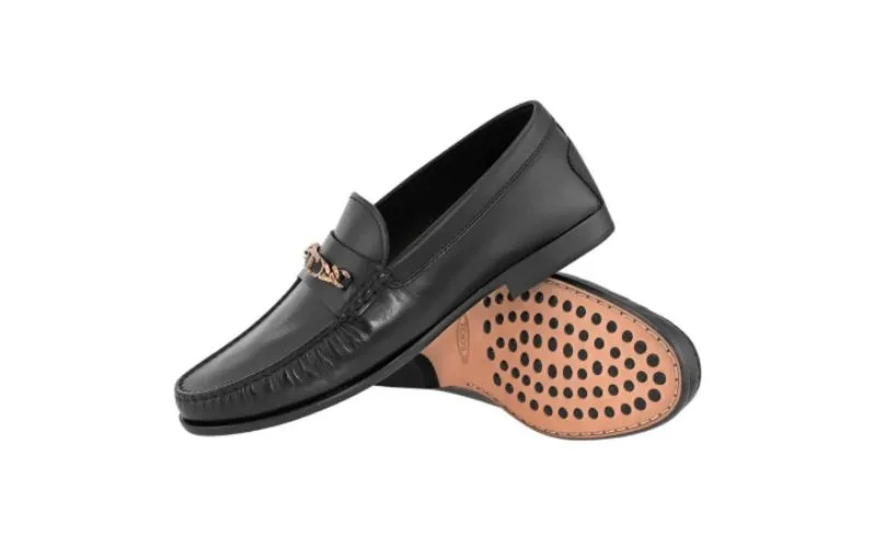 Giày Tod's của nước nào? làm từ chất liệu gì? giá bao nhiêu?