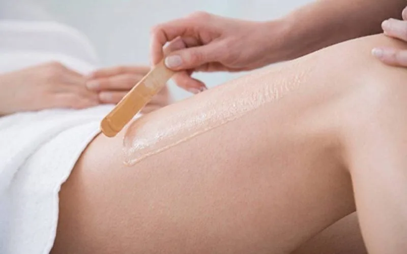 Sau khi wax lông bao lâu thì bôi mỡ trăn? có cần rửa lại không?